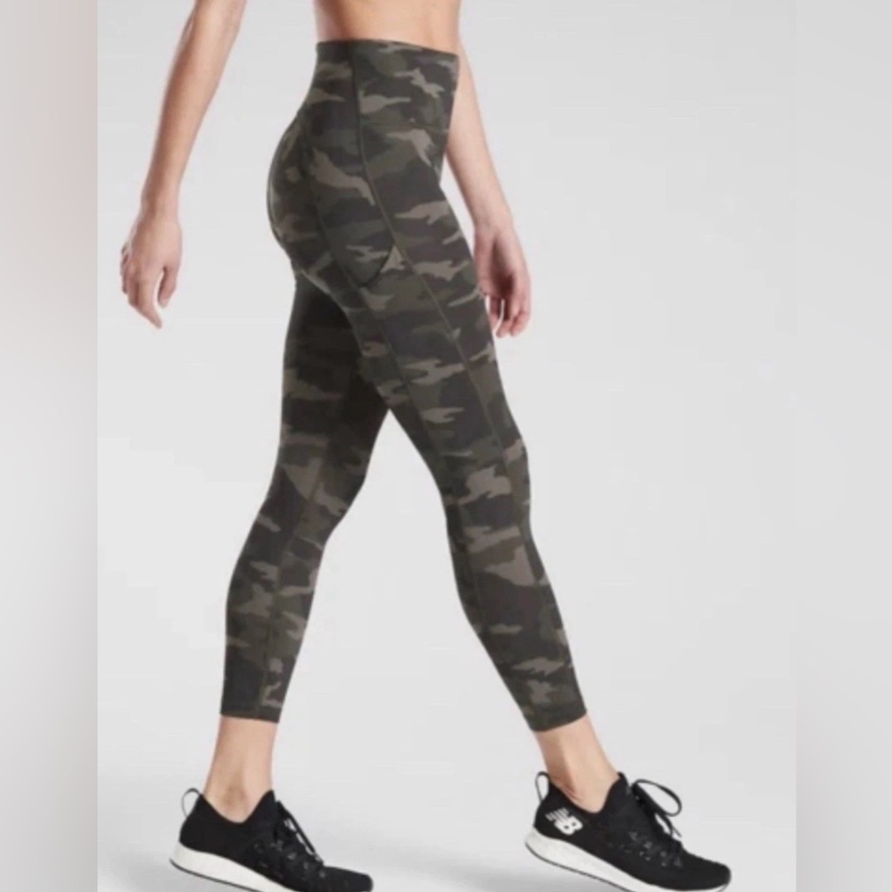 Athleta Ultimate Stash Pocket‎ Green Camo 7/8 Length Tight Women’s Size Large - Picture 3 of 11